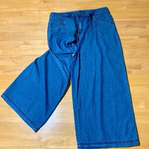 NWT Wide Leg Cropped Jeans